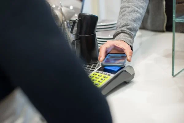 西安智能pos机提示系统升级，强制更新会有风险吗？